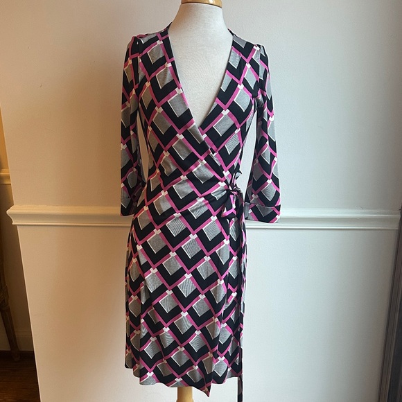 Diane Von Furstenberg Dresses & Skirts - Diane von Furstenberg New Julian Two silk wrap dress pink diamond print size 6